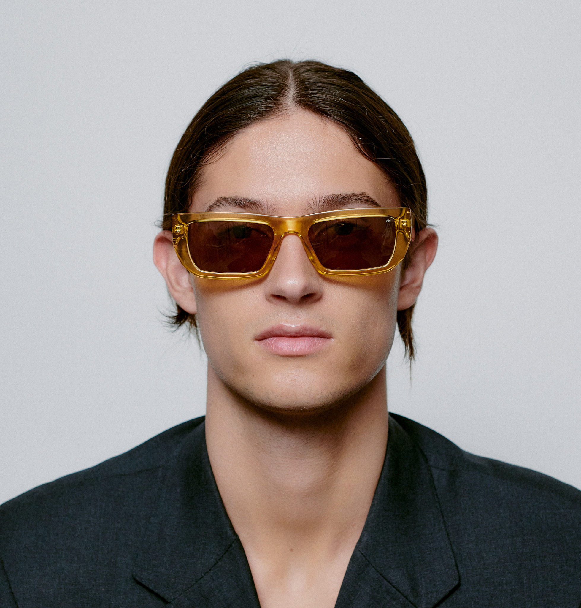 A.KJAERBEDE_FAME_KL2206_YELLOW-TRANSPARENT_MAN_FRONT