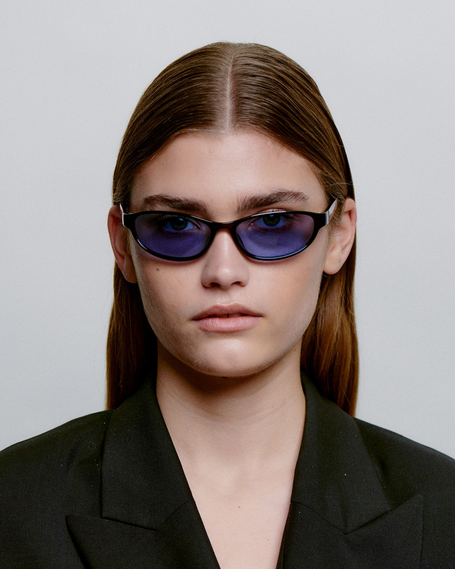 A.KJÆRBEDE_ALEXA_KL2603_DEMITORTOISE_FRONT_WOMAN