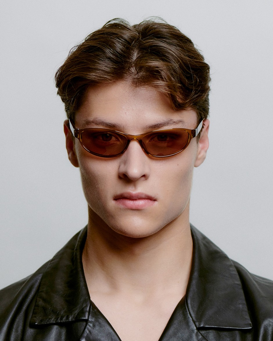 A.KJÆRBEDE_ALEXA_KL2603_SMOKETRANSPARENT_FRONT_MAN